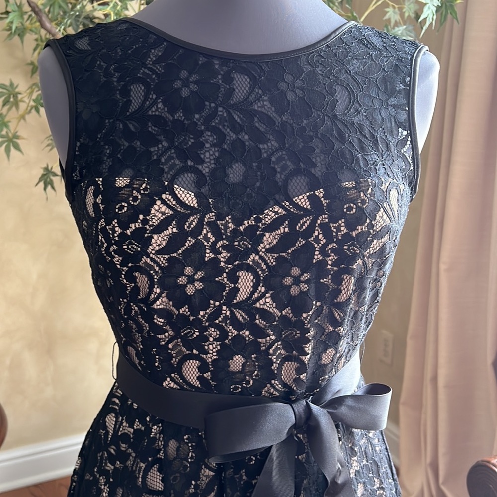 Ladies fun semi formal dress - Picture 2 of 8